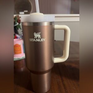 Rose gold 40 oz Stanley